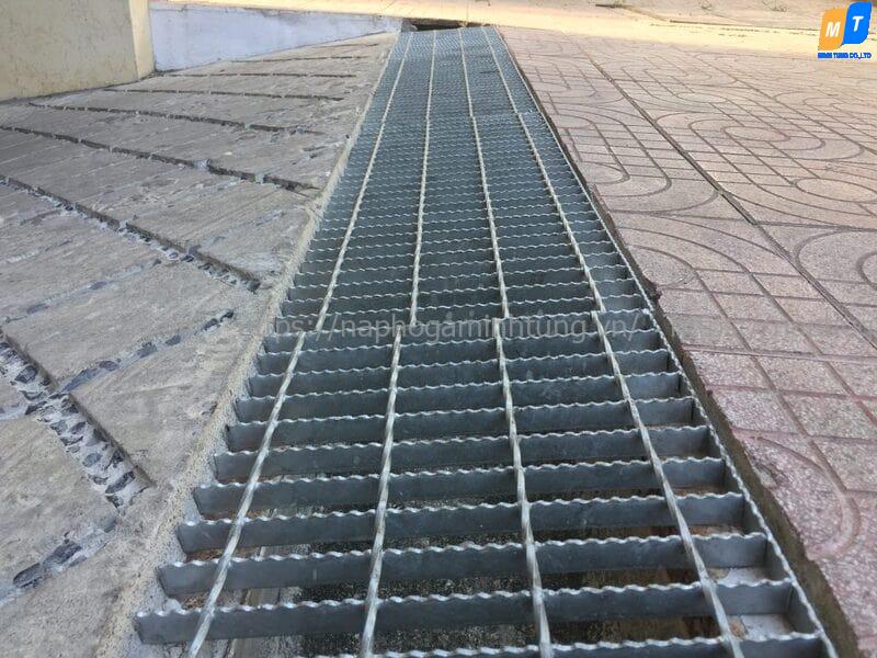 Các loại song chắn rác phổ biến hiện nay